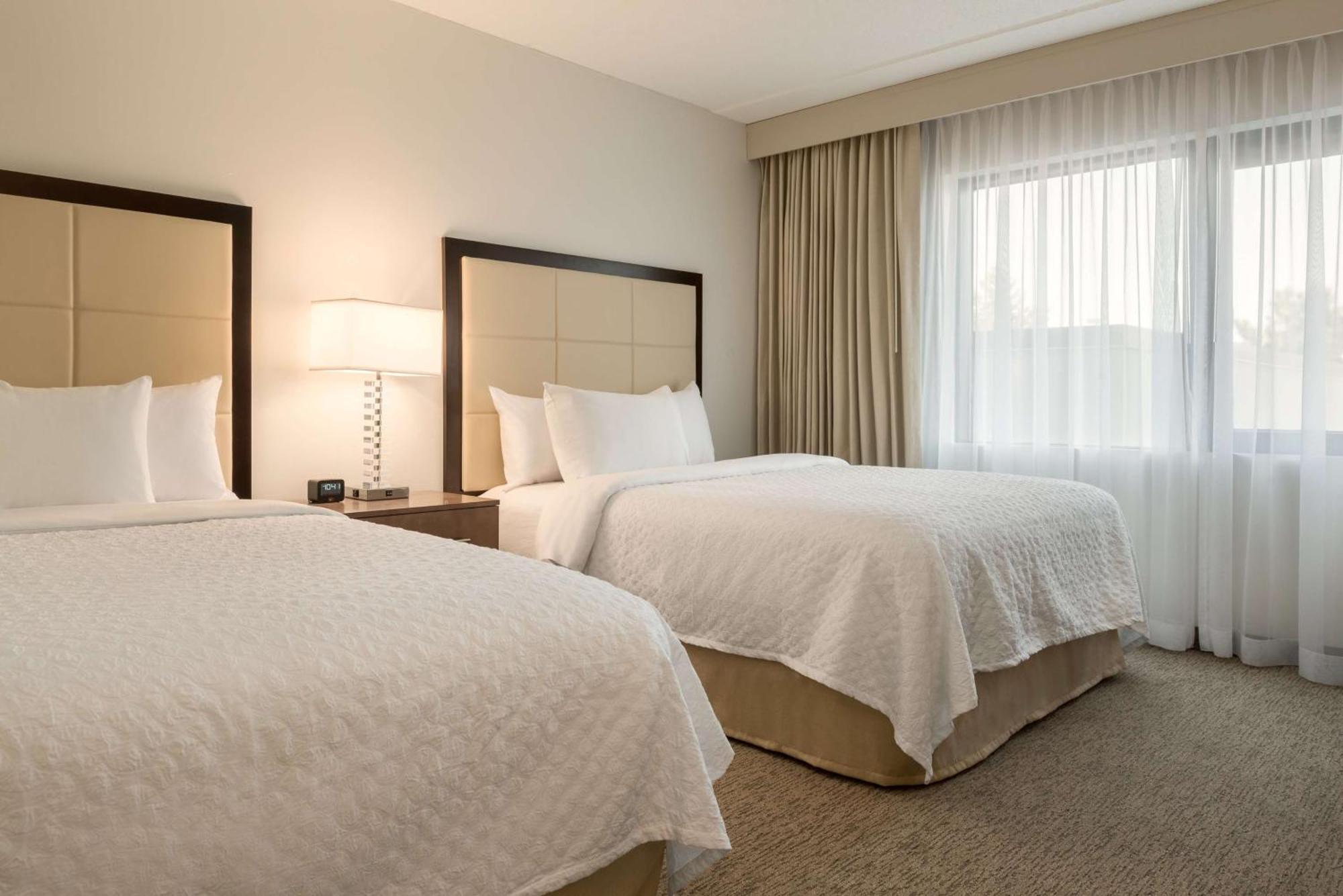 Two Bedroom Suite with One King Bed and Two Queen Beds - Non-Smoking